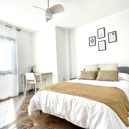 Beautiful & Sunny Apartment مالقة المظهر الخارجي الصورة
