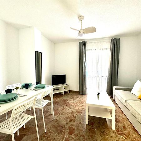 Beautiful & Sunny Apartment مالقة المظهر الخارجي الصورة