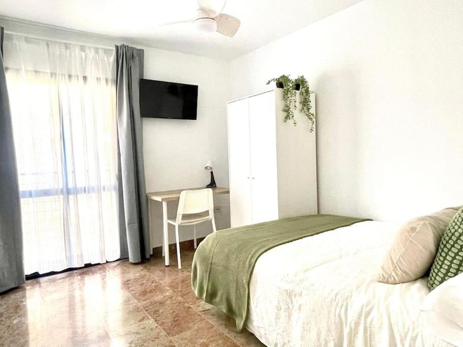 Beautiful & Sunny Apartment مالقة المظهر الخارجي الصورة