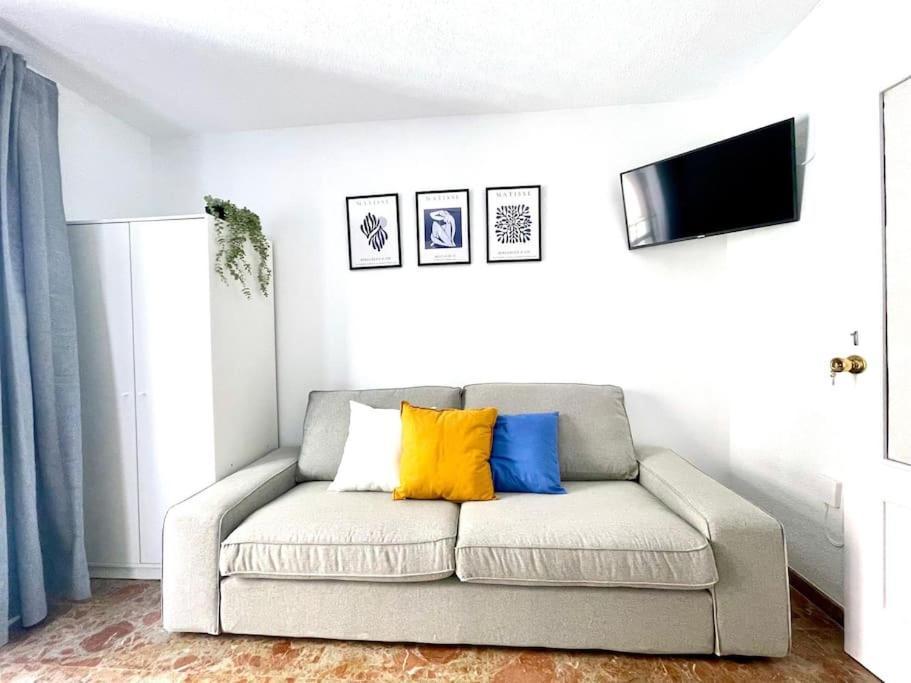 Beautiful & Sunny Apartment مالقة المظهر الخارجي الصورة