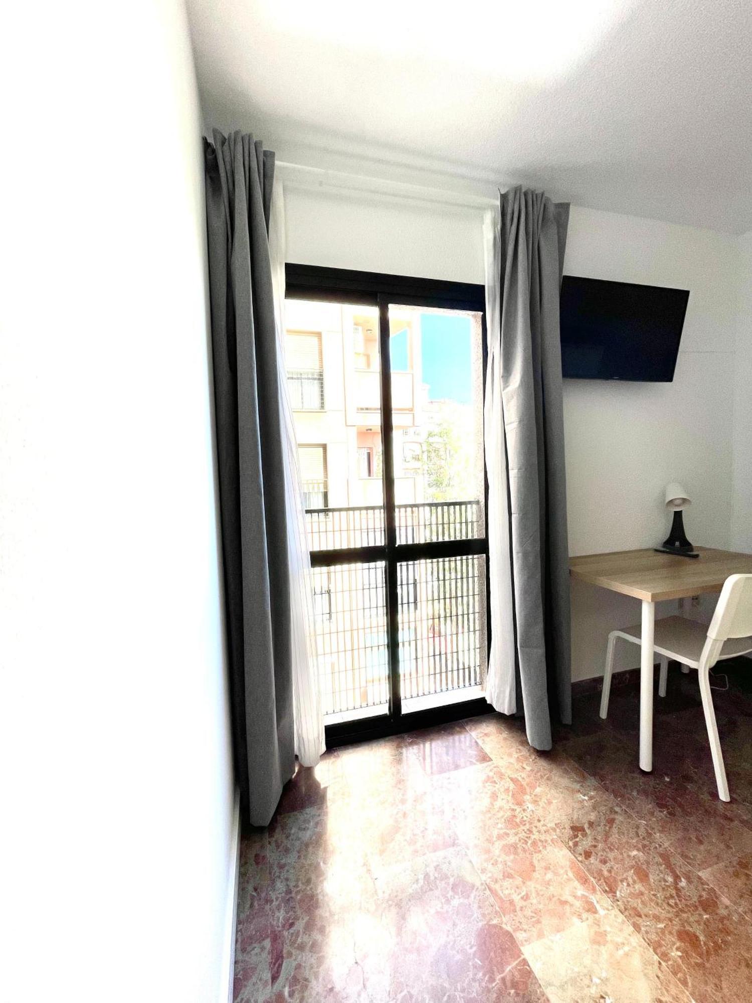 Beautiful & Sunny Apartment مالقة المظهر الخارجي الصورة