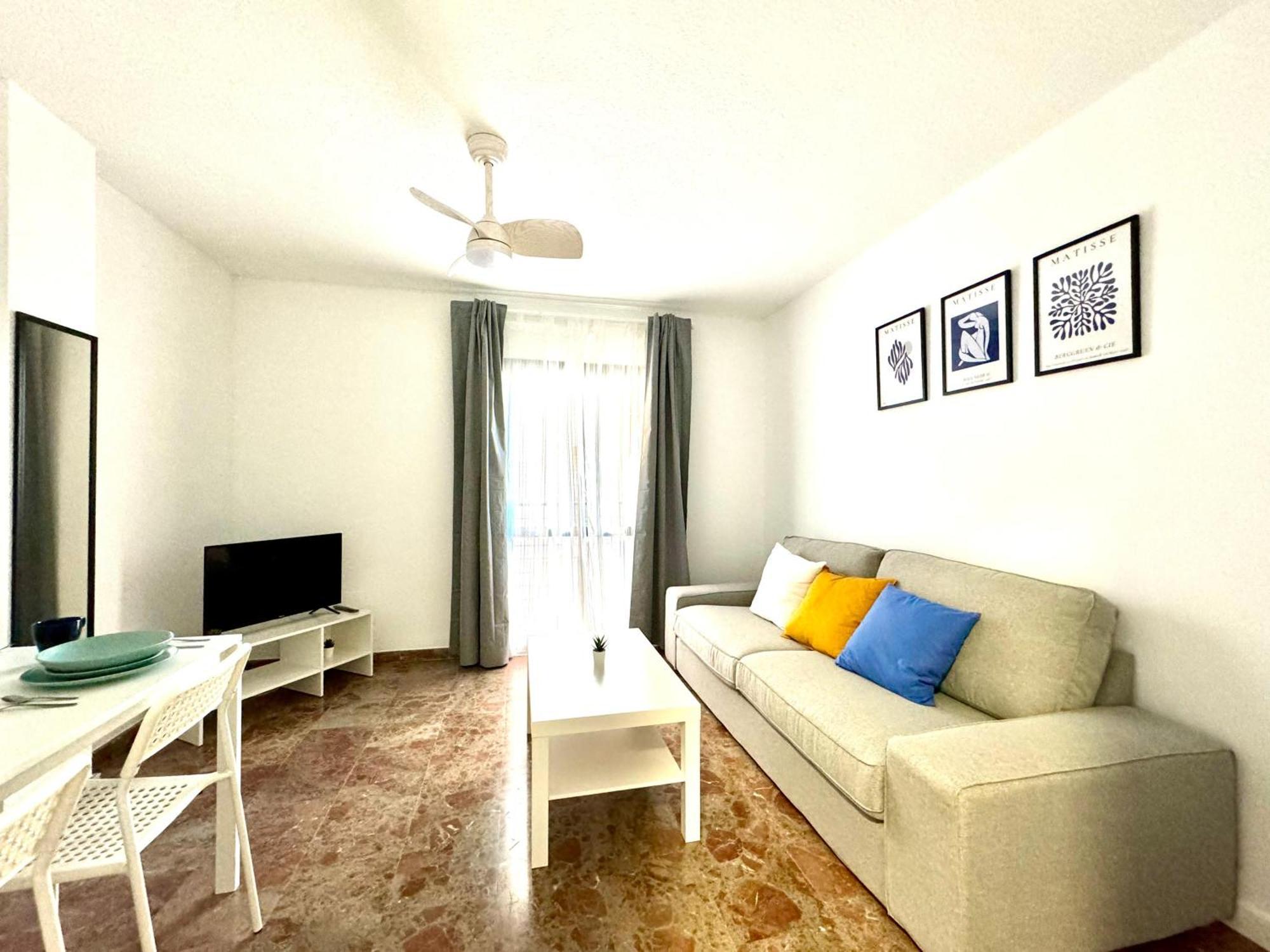 Beautiful & Sunny Apartment مالقة المظهر الخارجي الصورة
