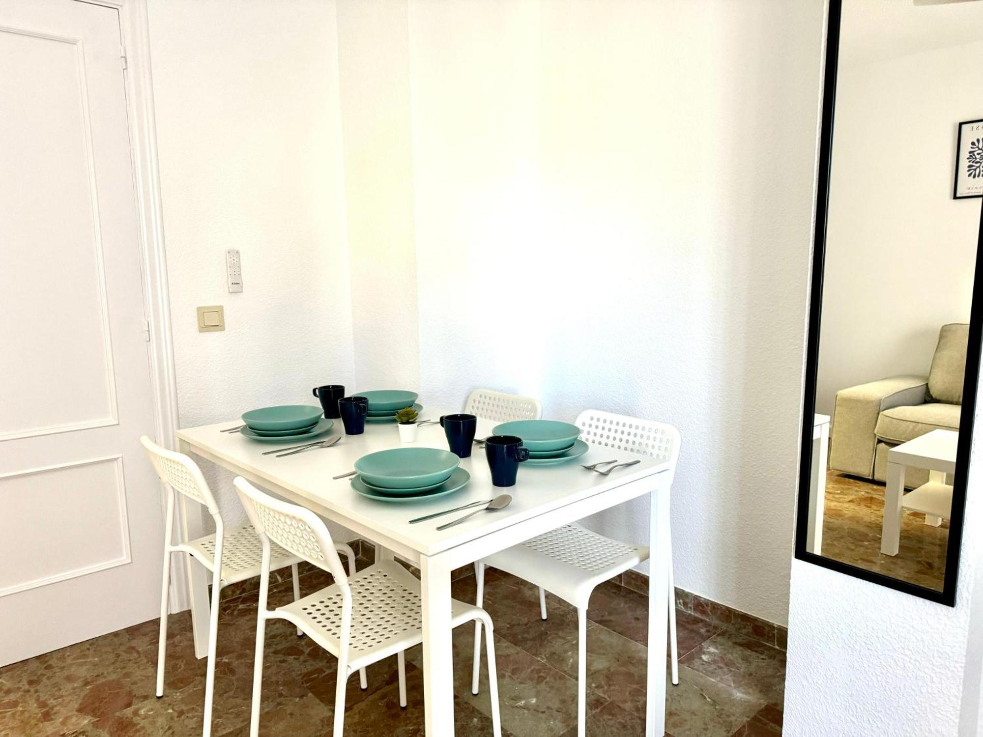 Beautiful & Sunny Apartment مالقة المظهر الخارجي الصورة