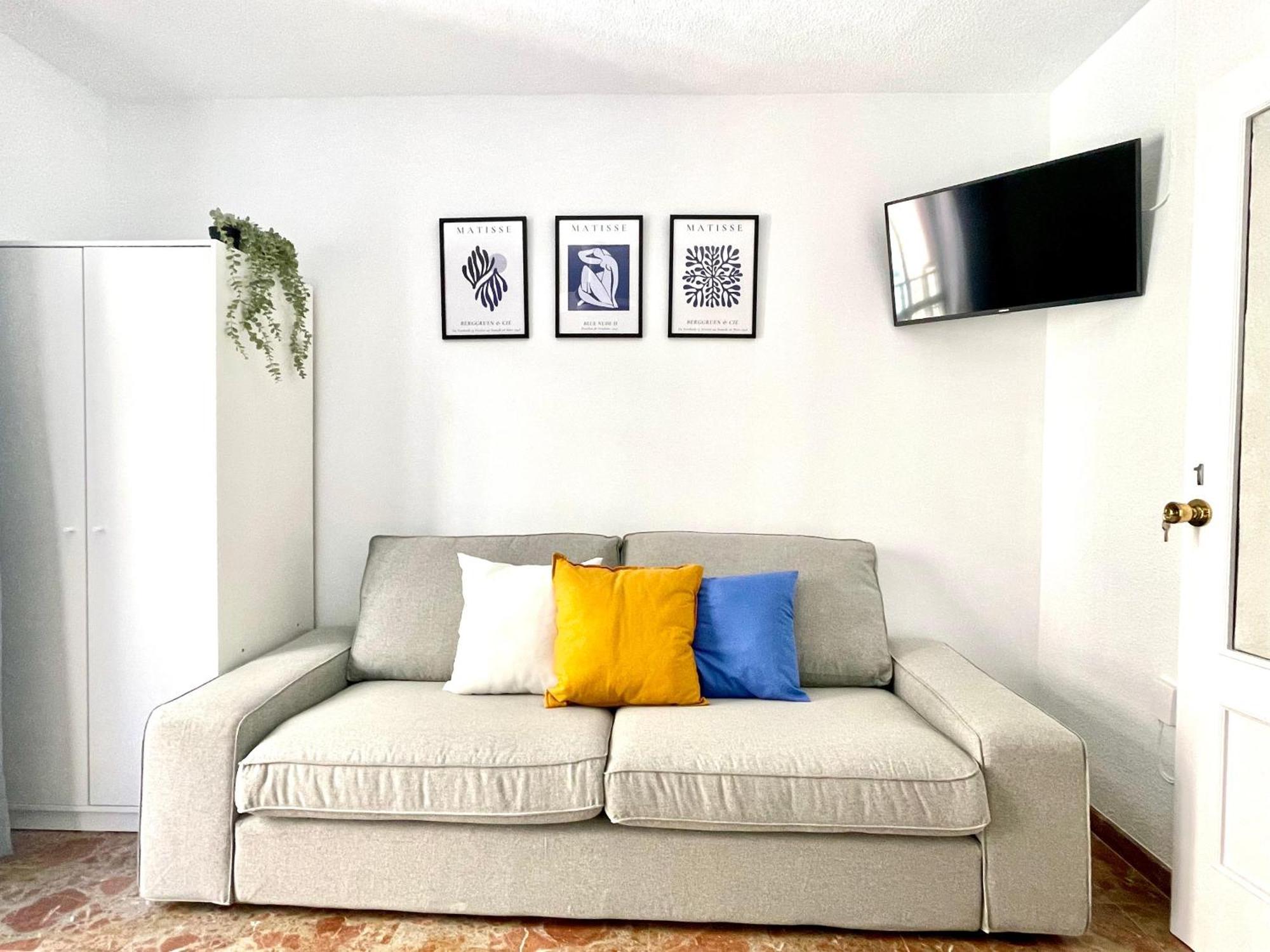 Beautiful & Sunny Apartment مالقة المظهر الخارجي الصورة