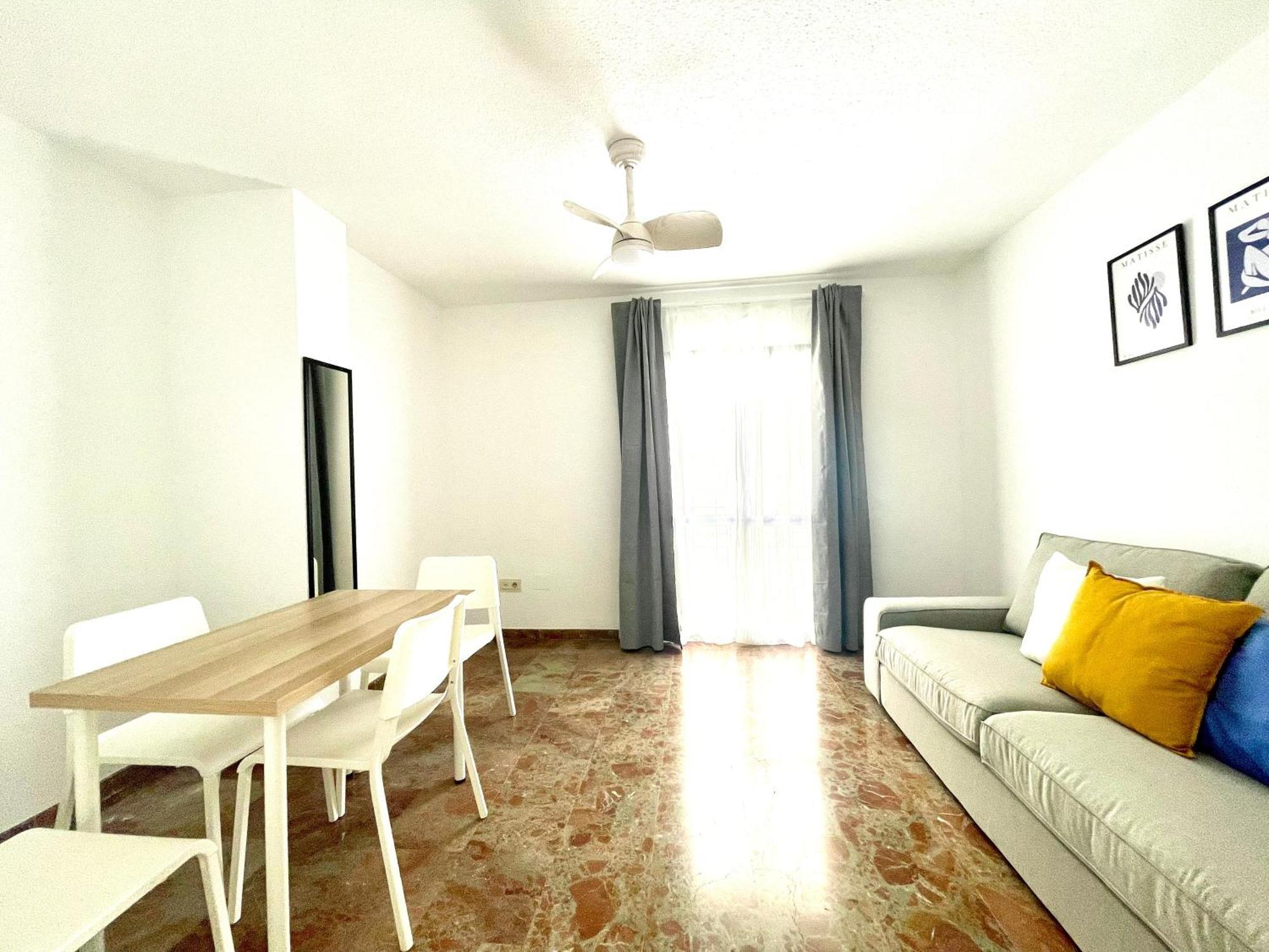 Beautiful & Sunny Apartment مالقة المظهر الخارجي الصورة