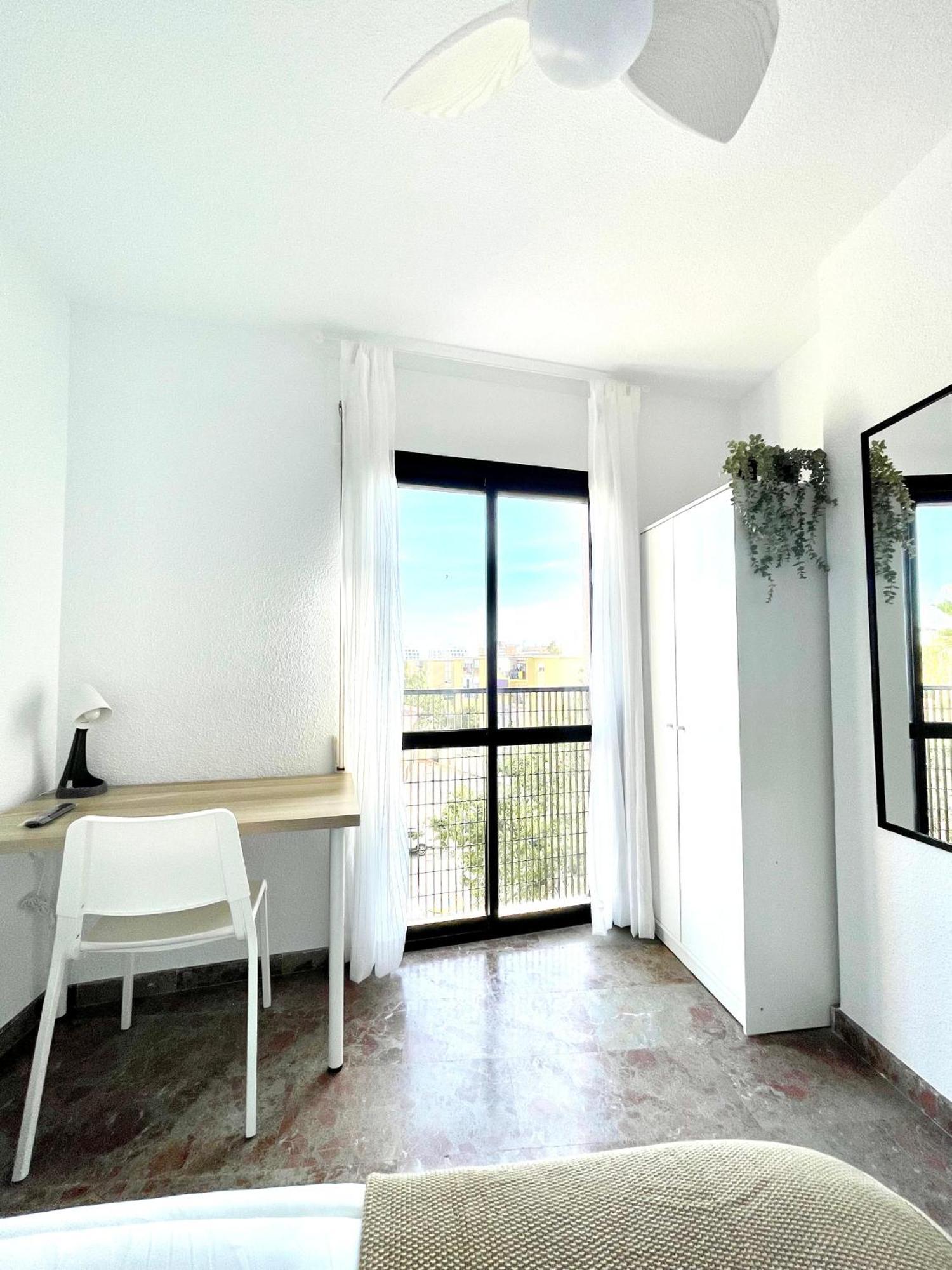 Beautiful & Sunny Apartment مالقة المظهر الخارجي الصورة